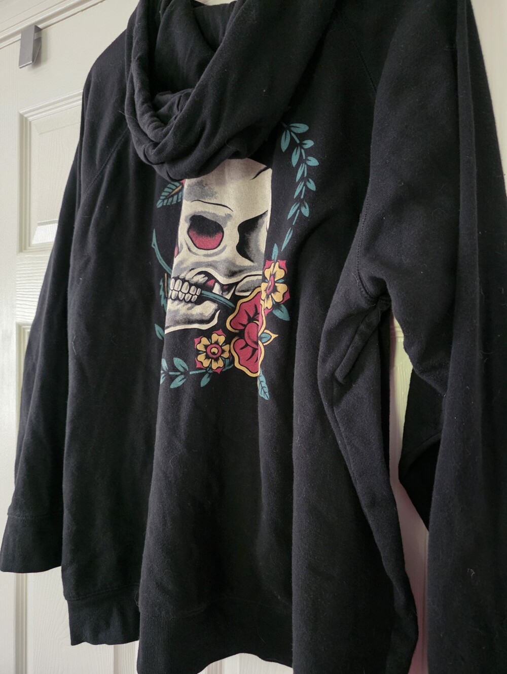 Torrid Skull Black Wash Fleece Hoodie Floral Tattoo Romantic Goth Size 3 (3XL)